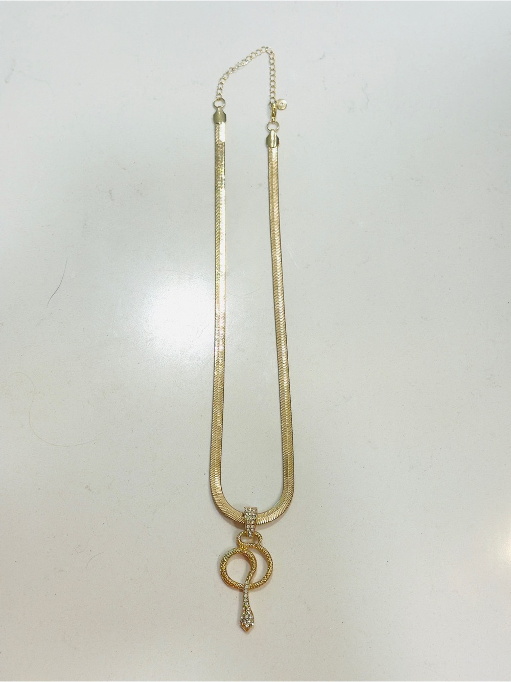 Gold Tone Herringbone Chain Rhinestone Pendant Statement Necklace 20”